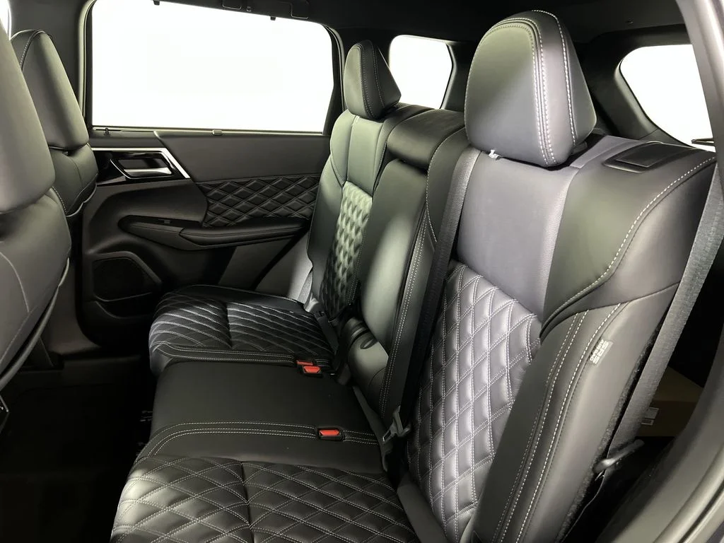 New 2026 Gray Nissan Platinum image 25