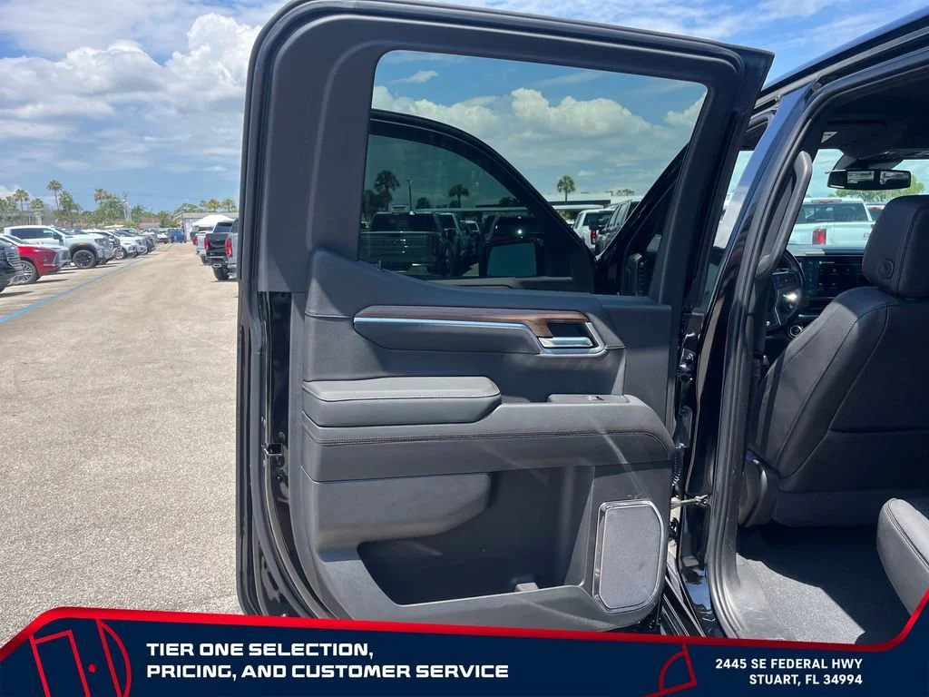 Used 2022 Black Chevrolet High Country image 29