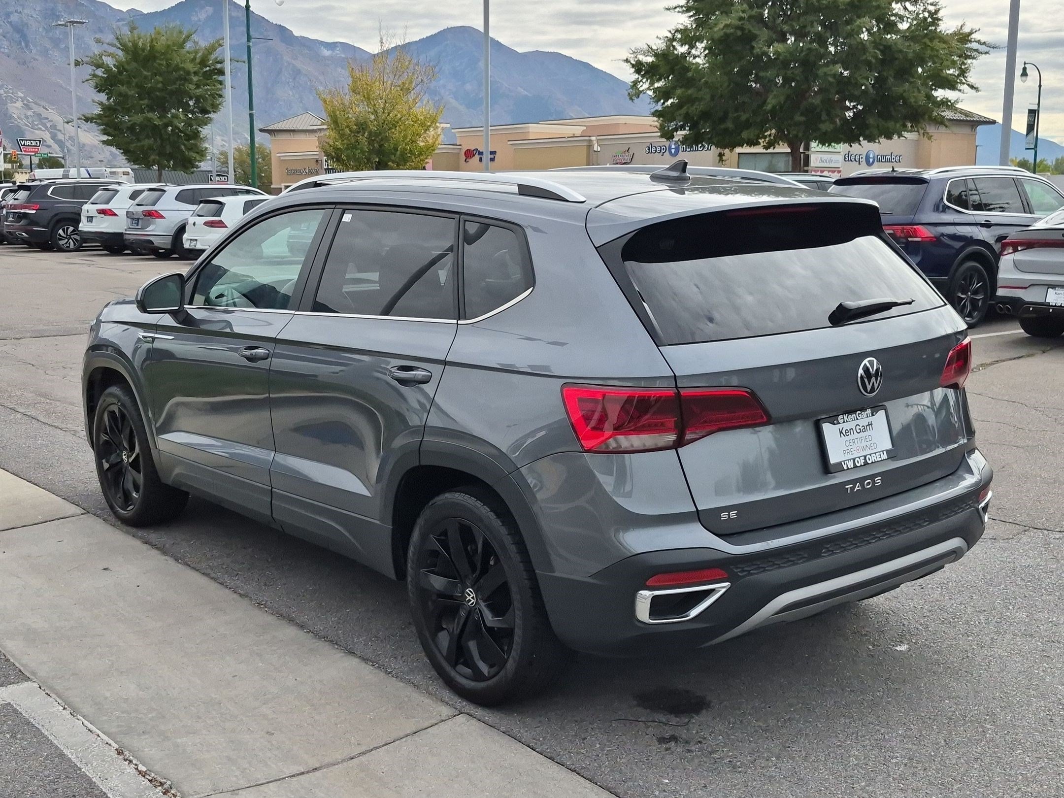 Used 2023 Platinum Gray Metallic Volkswagen SE image 5