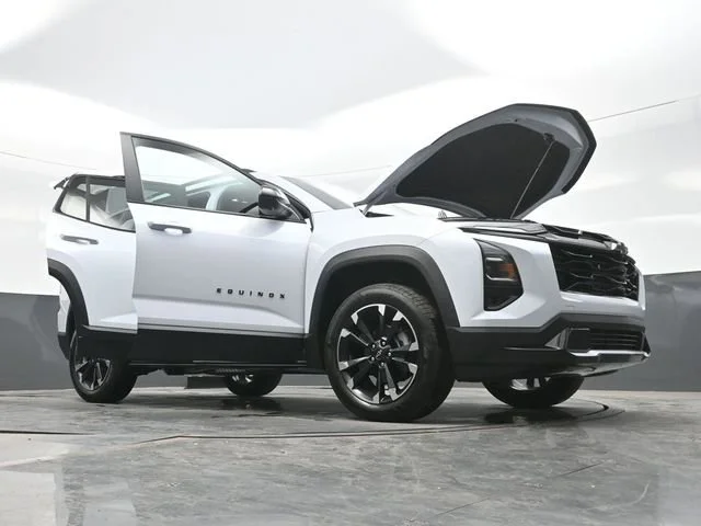 New 2026 Polar White Tricoat Chevrolet RS image 32