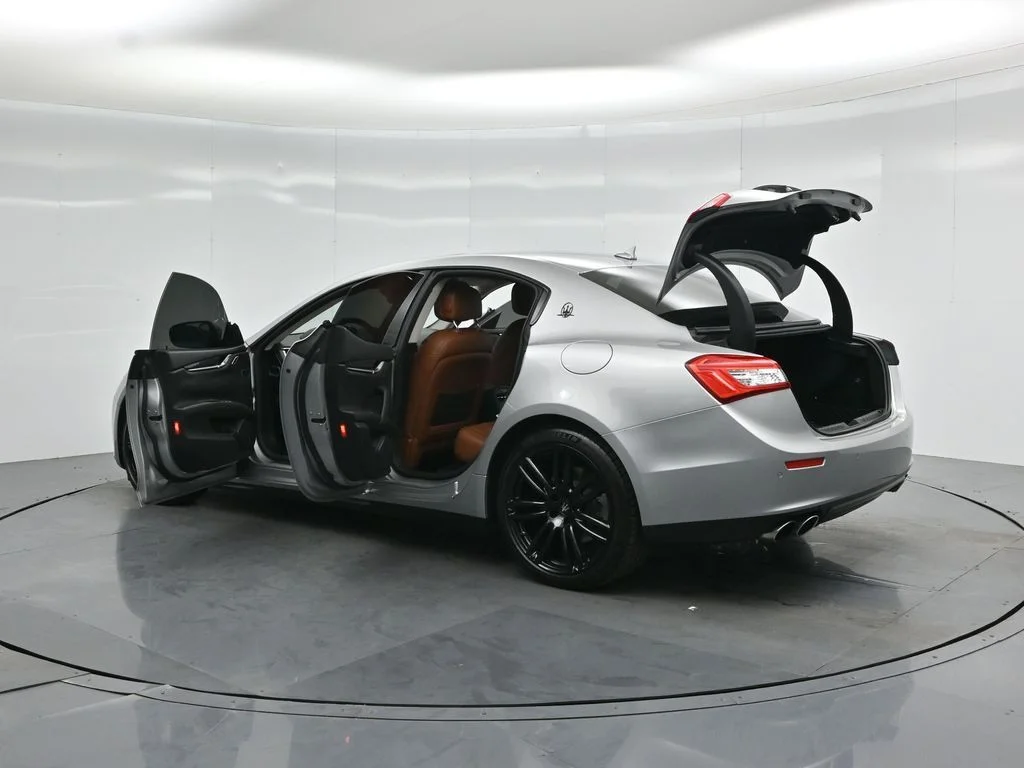 Used 2017 Silver Maserati Base image 30