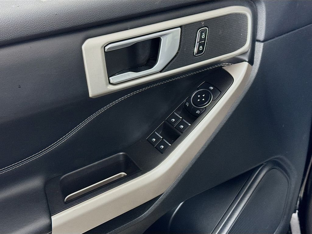 Used 2023 Agate Black Metallic Ford XLT image 21