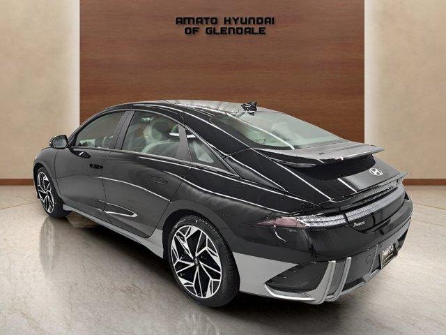 New 2025 Black Hyundai SEL image 4