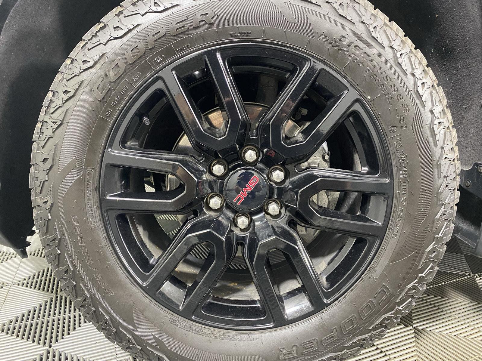Used 2023 Onyx Black GMC Elevation image 10