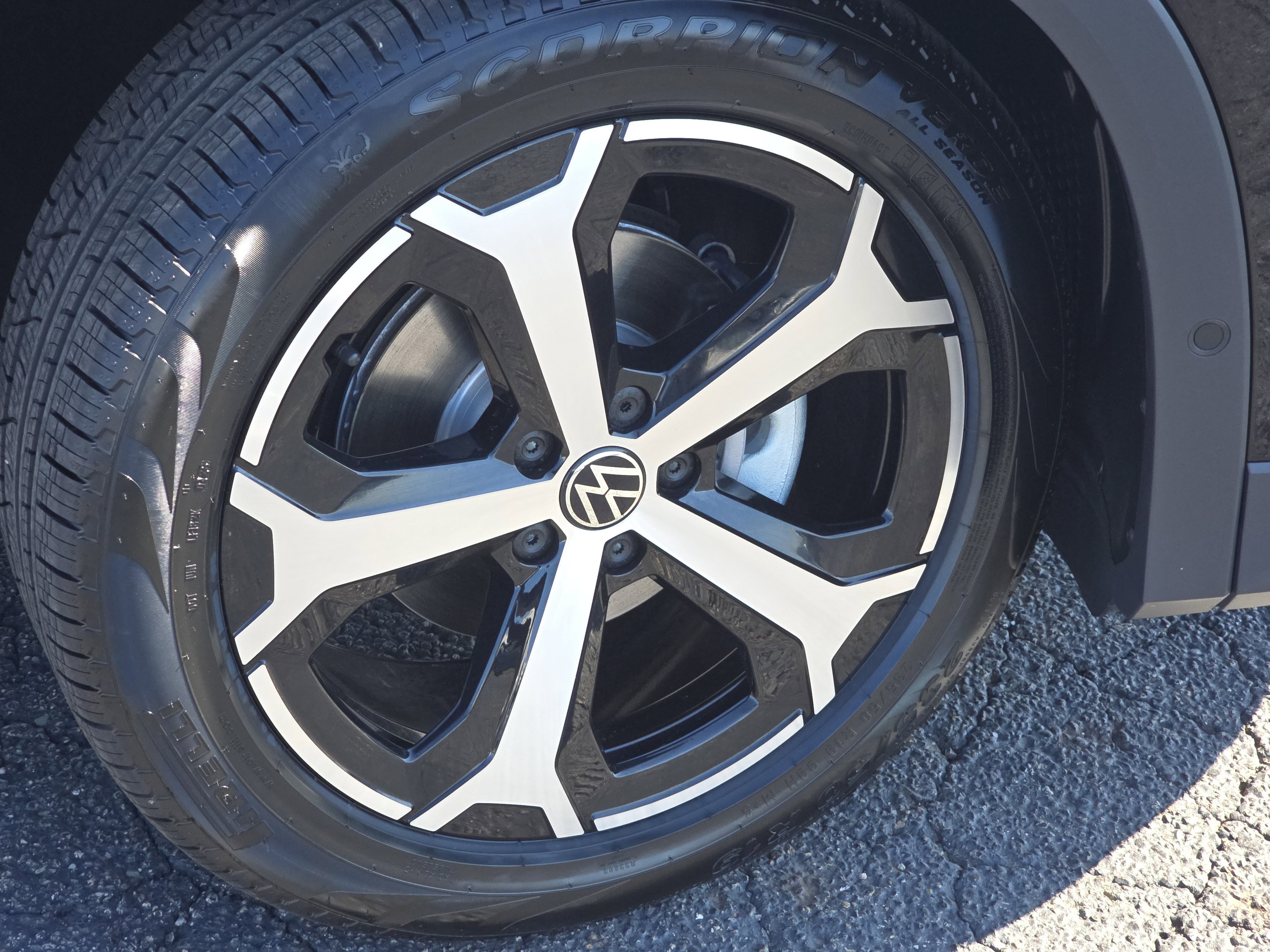 New 2026 Deep Black Pearl Volkswagen SE image 14
