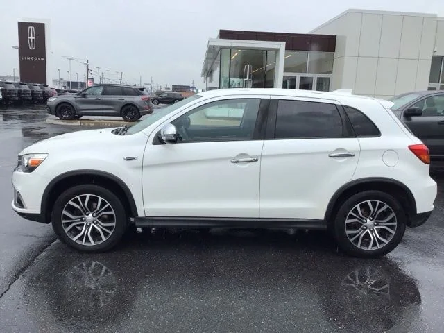 Used 2019 Pearl White Mitsubishi 2.0 SE image 6
