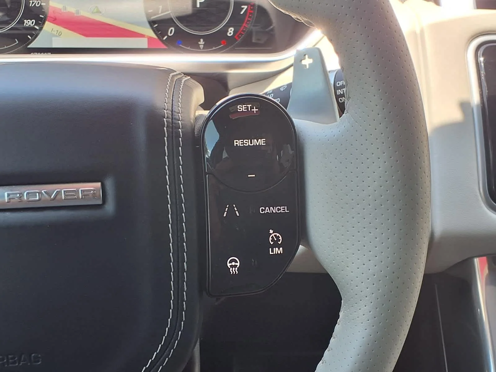 Used 2022 Fuji White Land Rover SVR image 27