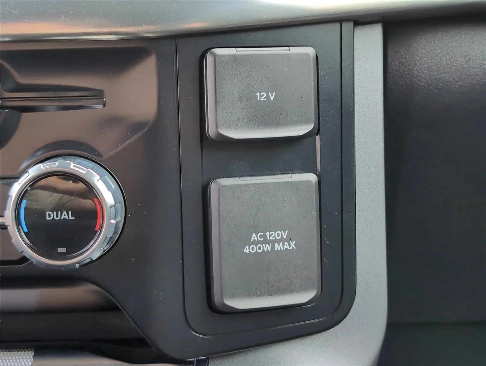 Used 2023 Iconic Silver Ford LARIAT image 21