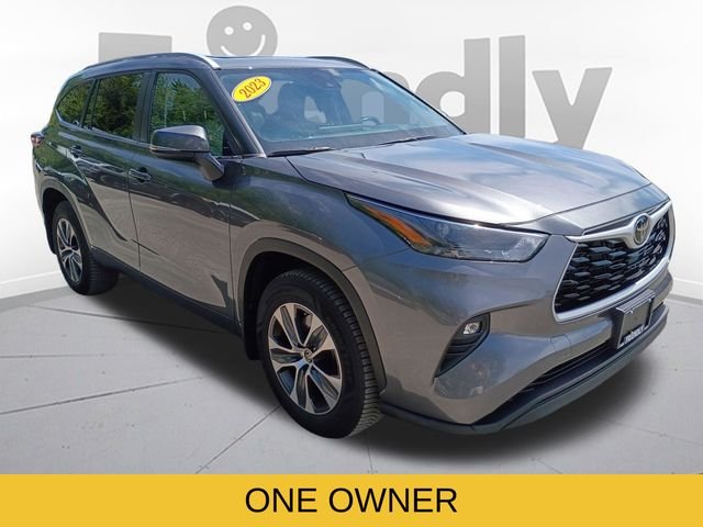 Used 2023 Gray Toyota XLE image 3