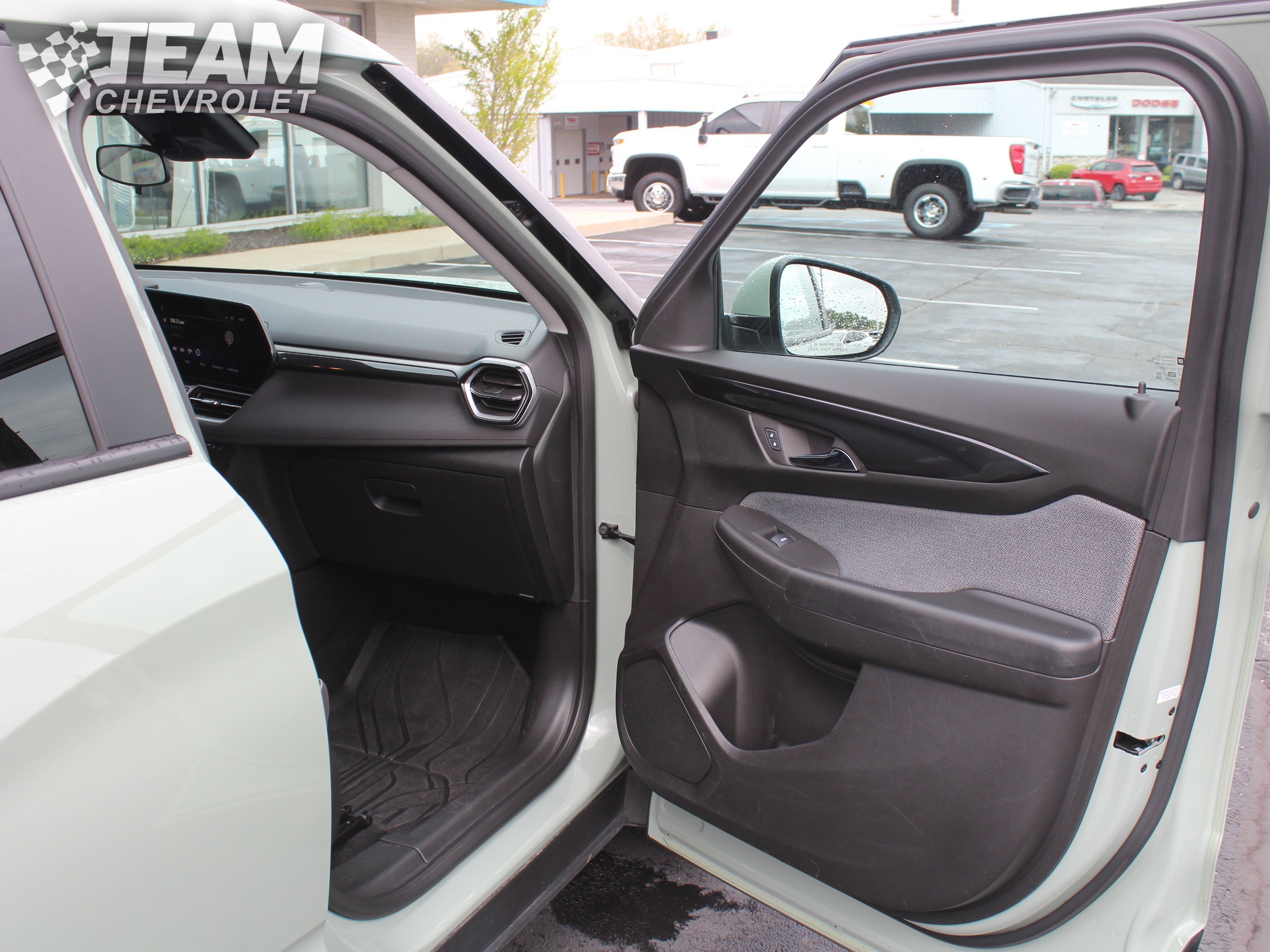 Used 2025 Cacti Green Chevrolet LT image 26