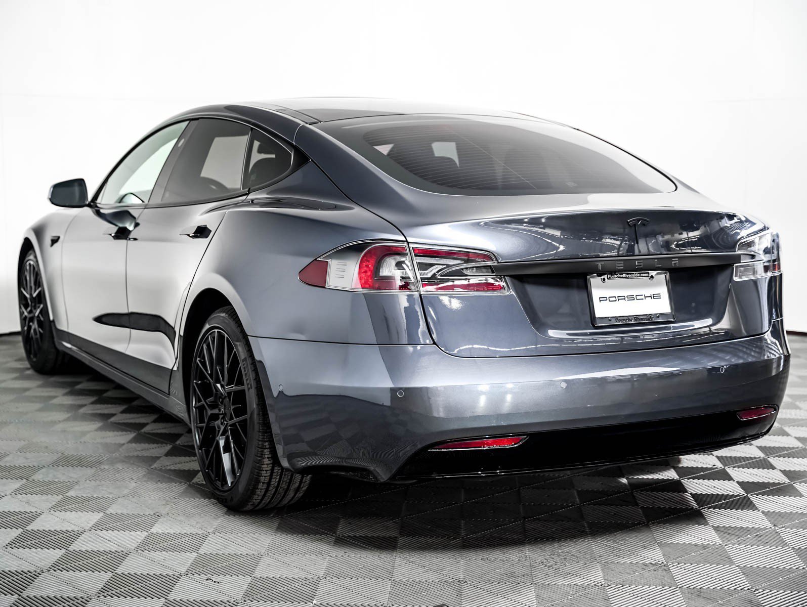 Used 2019 Tesla Model S 100D with VIN 5YJSA1E24KF307147 for sale in Riverside, CA