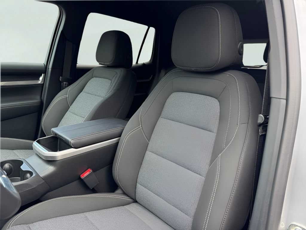 New 2026 Sterling Metallic GMC Elevation image 9