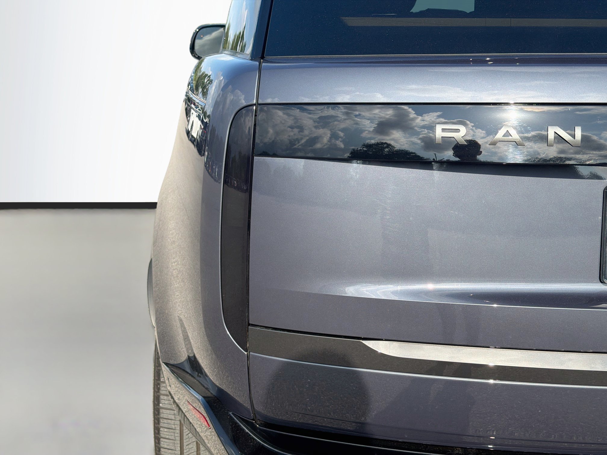 Used 2025 Gray Land Rover SE image 10