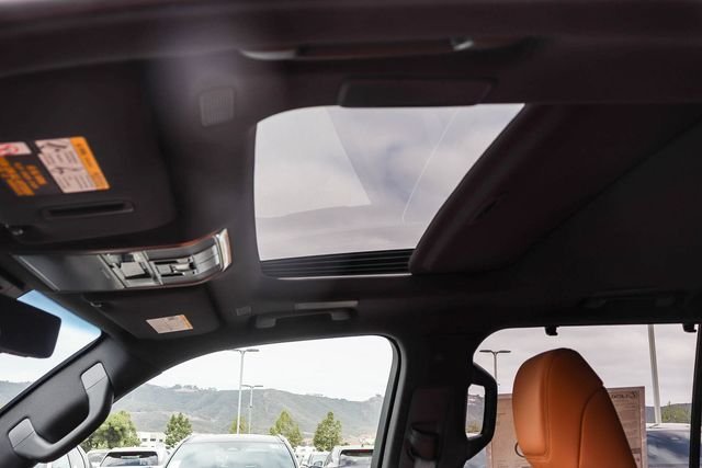 New 2026 Eminent White Pearl Lexus LX 700h LUXURY image 25