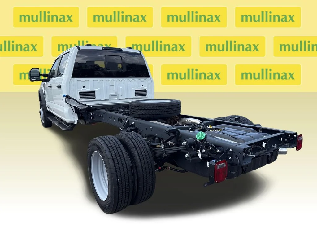 2026 Ford F-550 Super Duty Chassis Cab XL - Photo 4