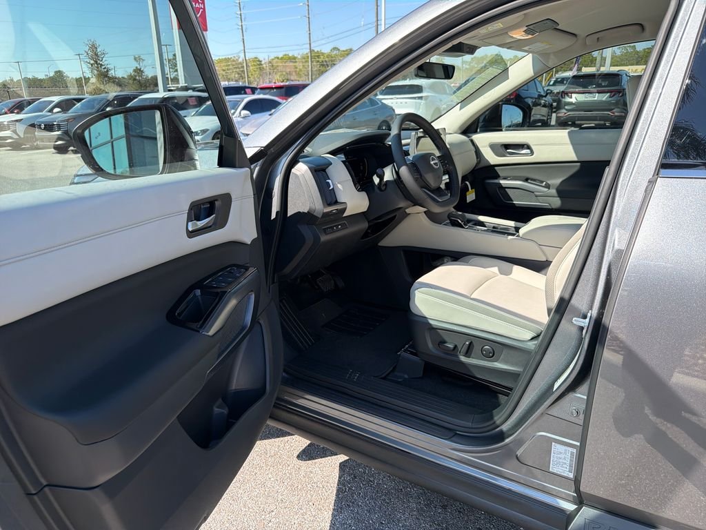 New 2026 Nissan Pathfinder SL 4D Sport Utility