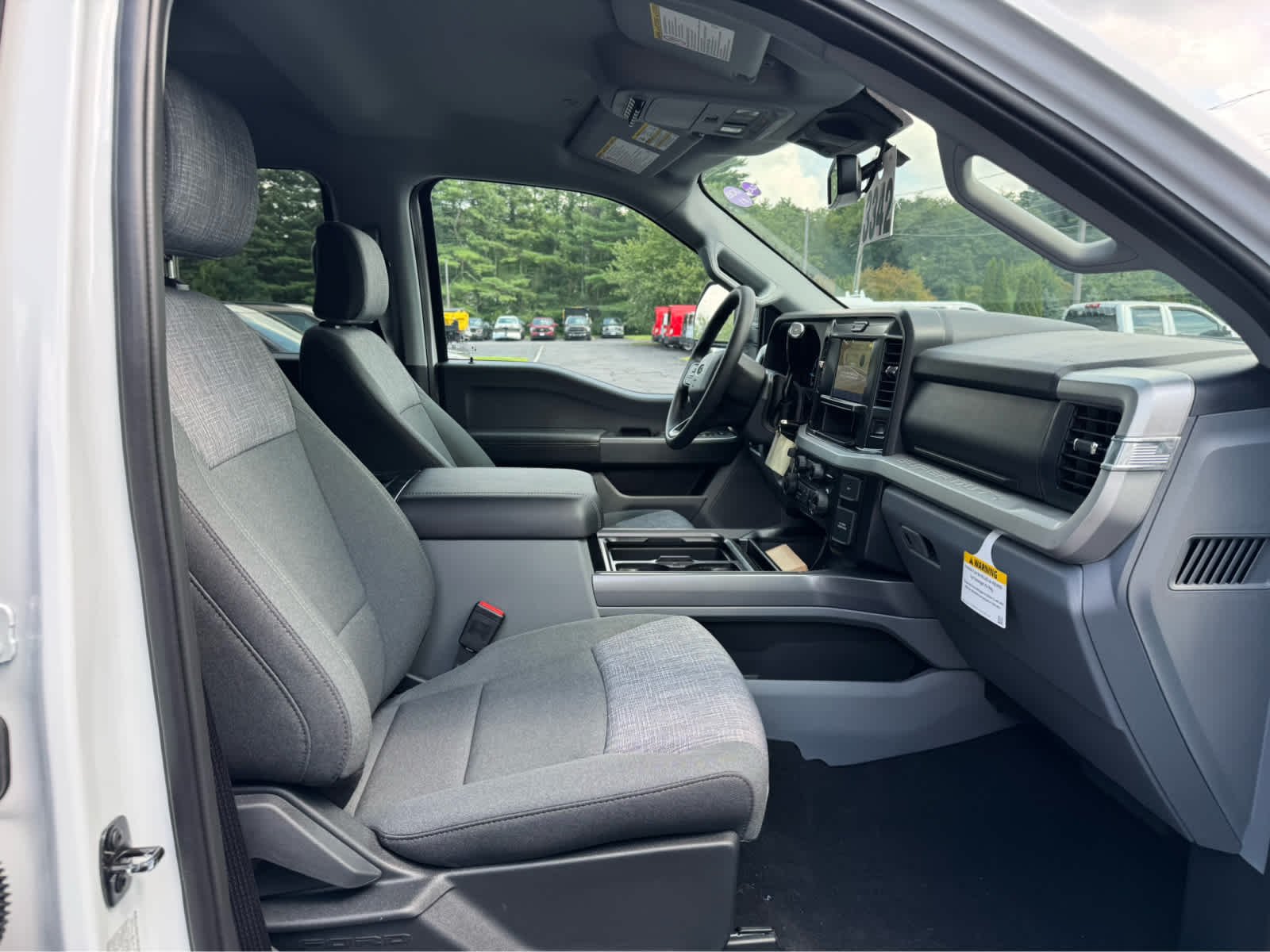 New 2027 Oxford White Ford XLT image 13