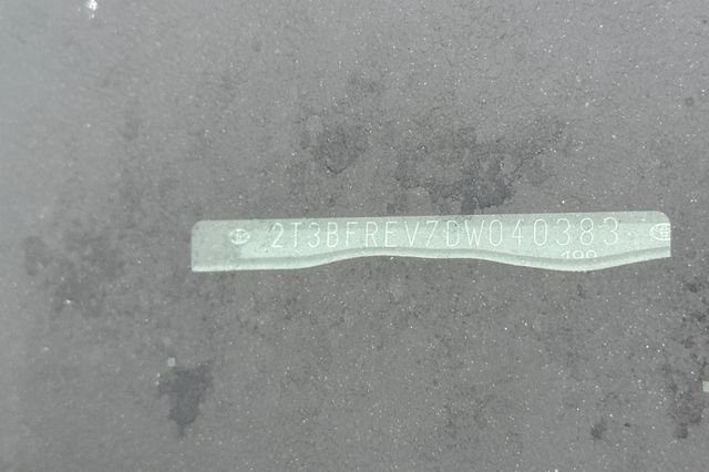 Used 2013 Green Toyota LE image 4