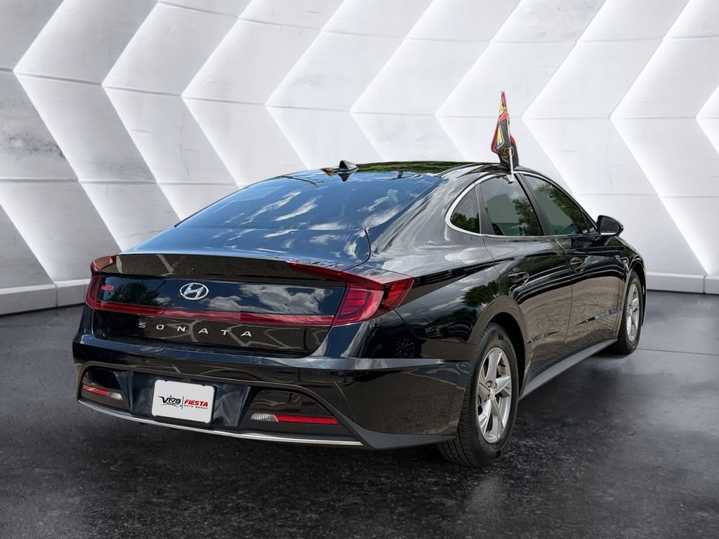 Used 2023 Black Hyundai SE image 4