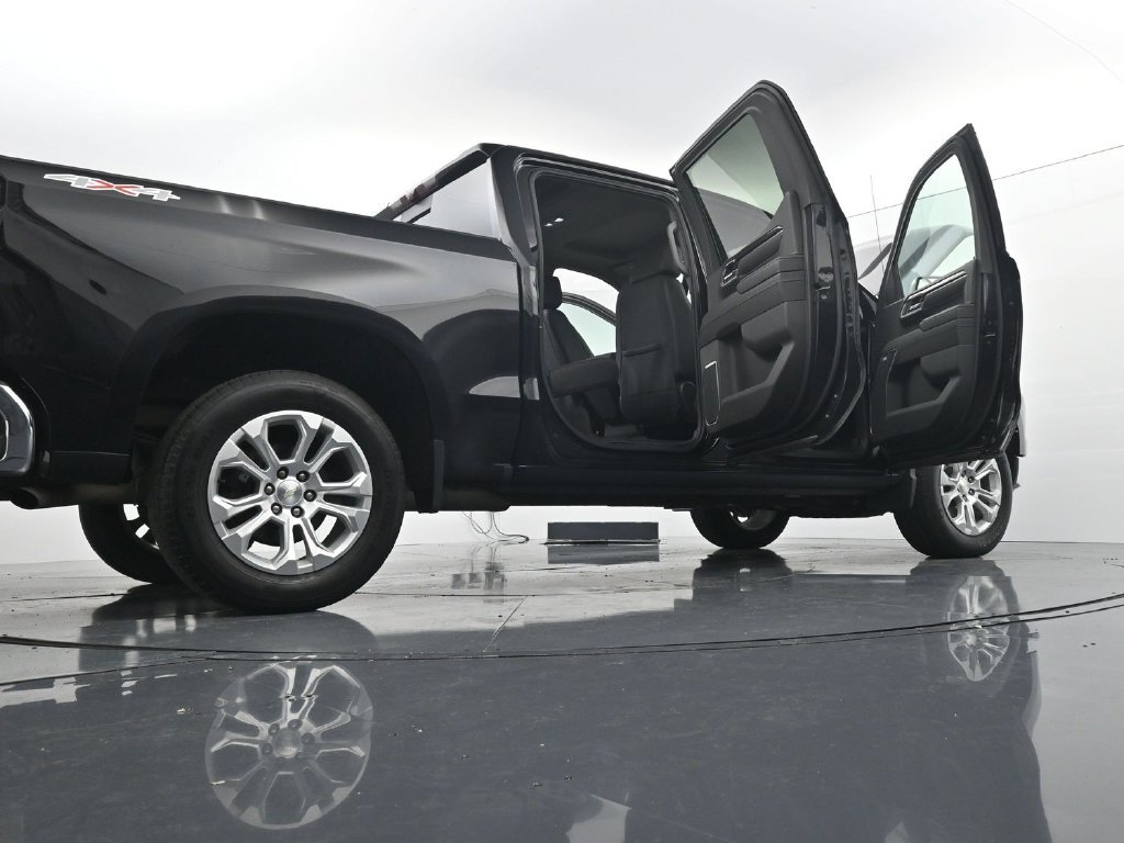 Used 2022 Black Chevrolet LTZ image 43