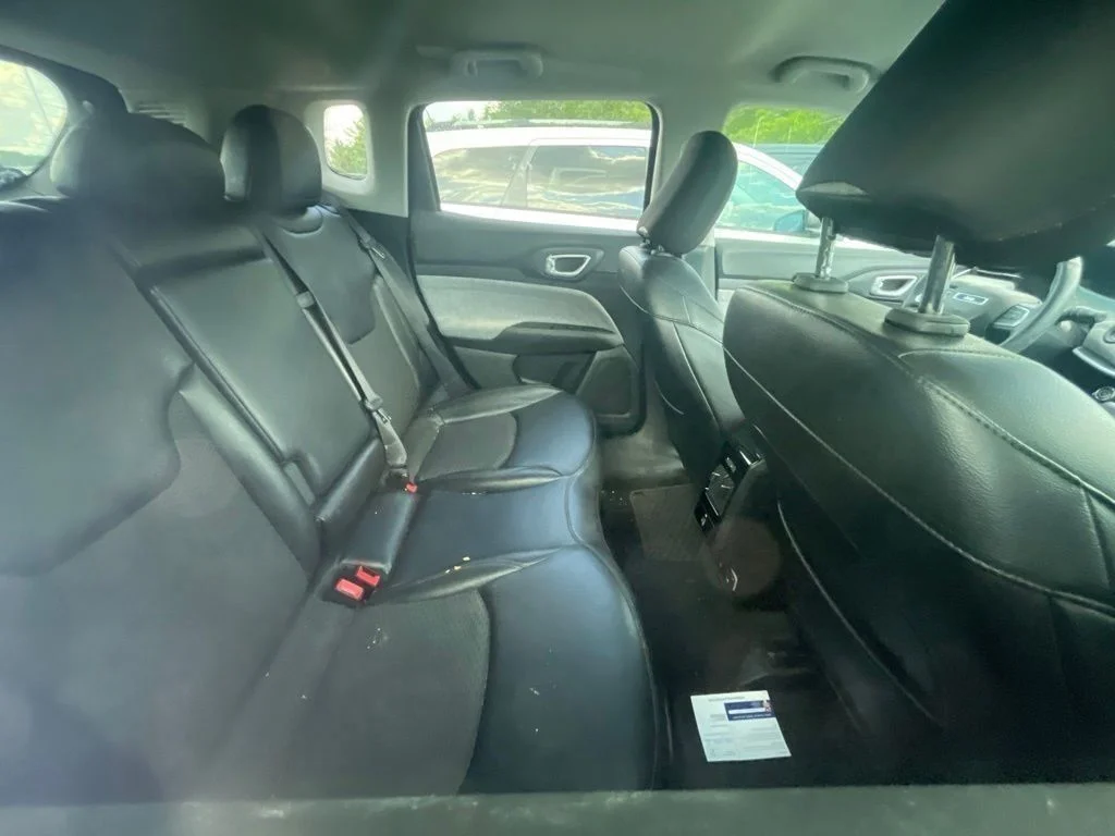 Used 2022 Red Jeep Latitude image 7