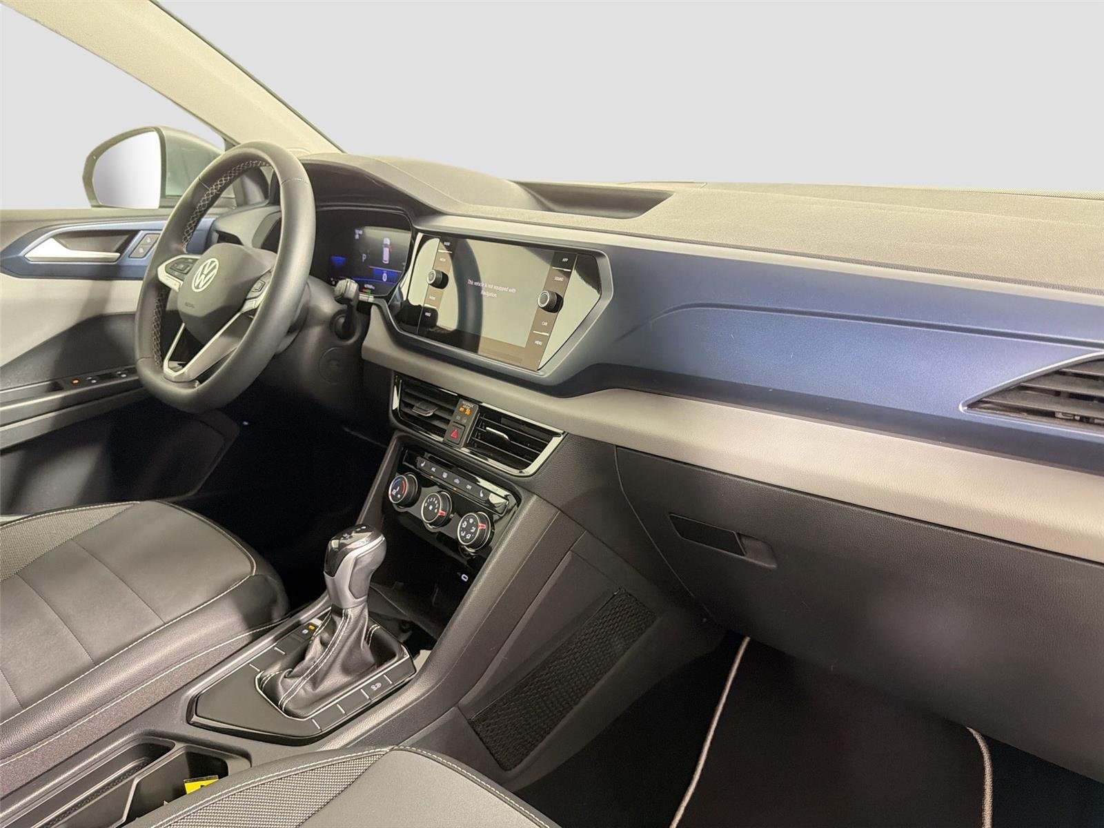 Used 2023 Pyrite Silver Metallic Volkswagen SE image 26