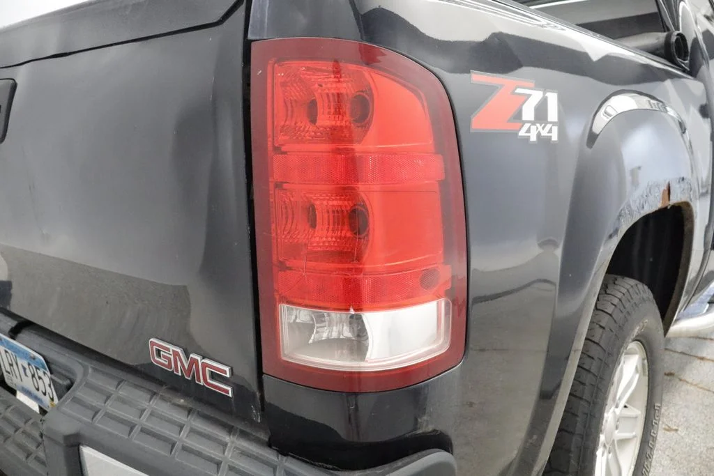 Used 2011 Black GMC SLE image 15