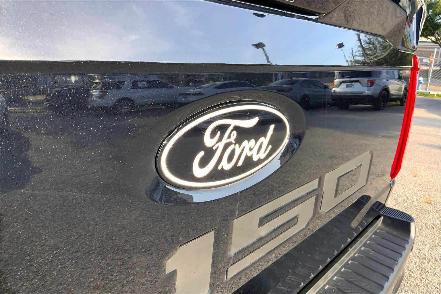 Used 2025 Agate Black Metallic Ford LARIAT image 9