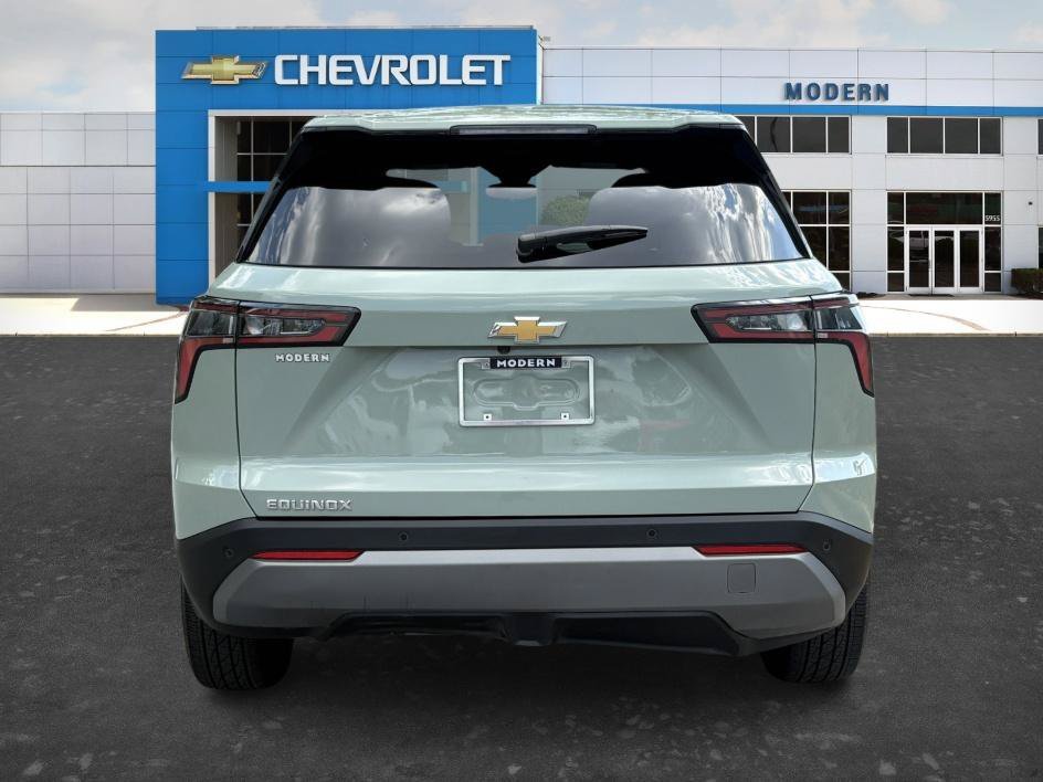 Used 2026 Cacti Green Chevrolet FWD LT image 4