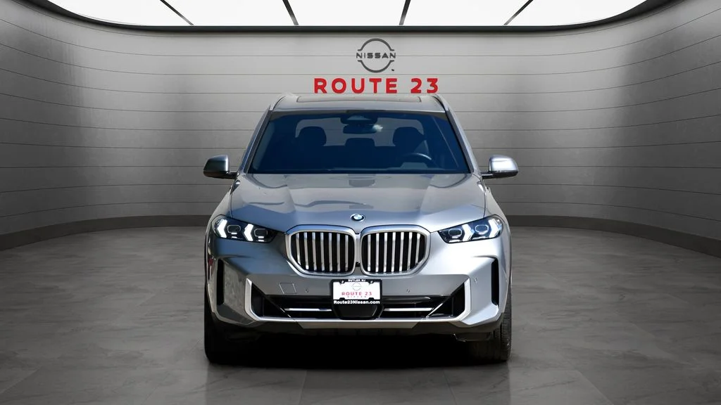 Used 2025 Gray BMW xDrive40i image 2
