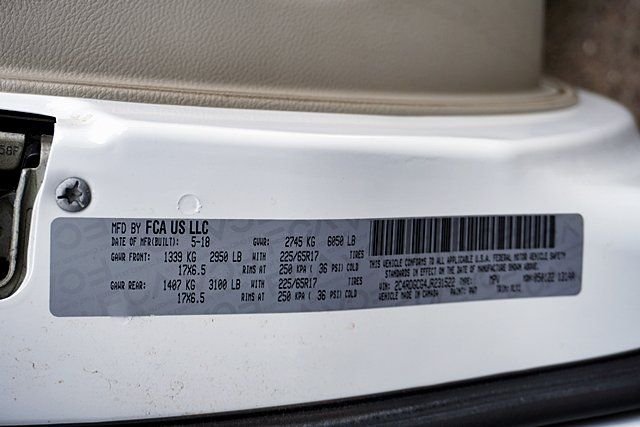 Used 2018 White Dodge SXT image 31