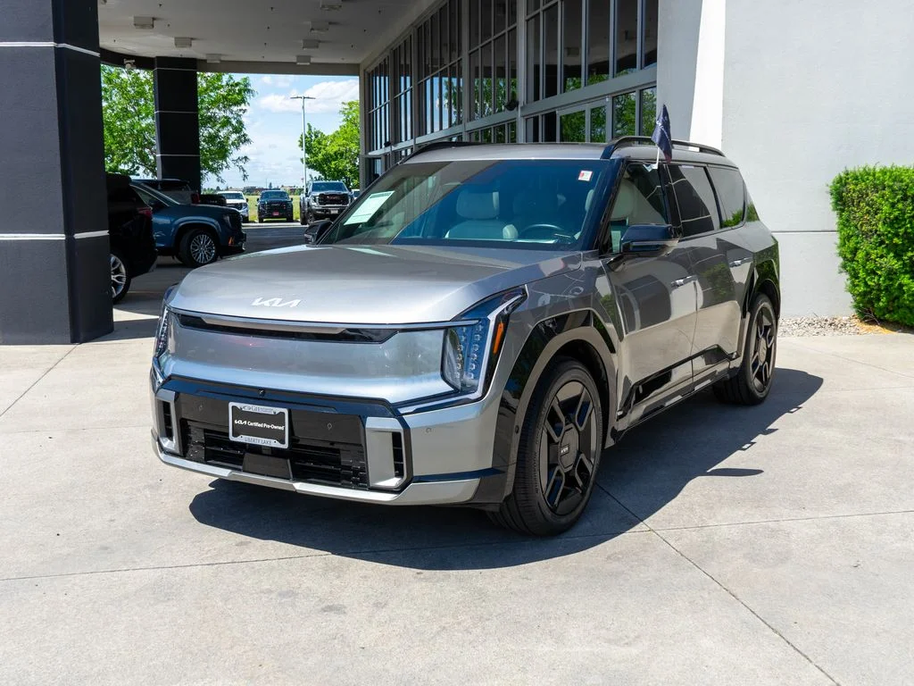 Used 2024 Gray Kia GT-Line image 3