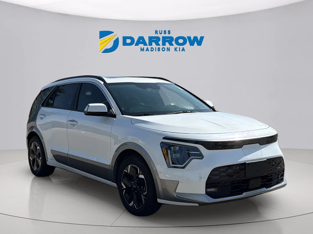 Used 2023 Snow White Pearl Kia Wave image 7