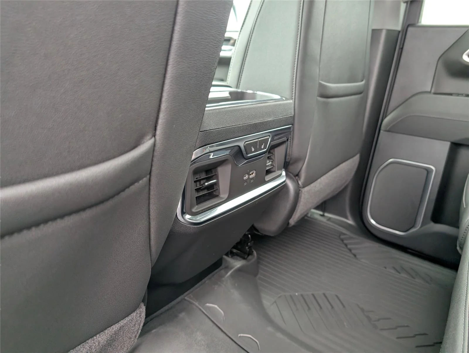2026 Chevrolet Silverado 1500 LTZ - Photo 17