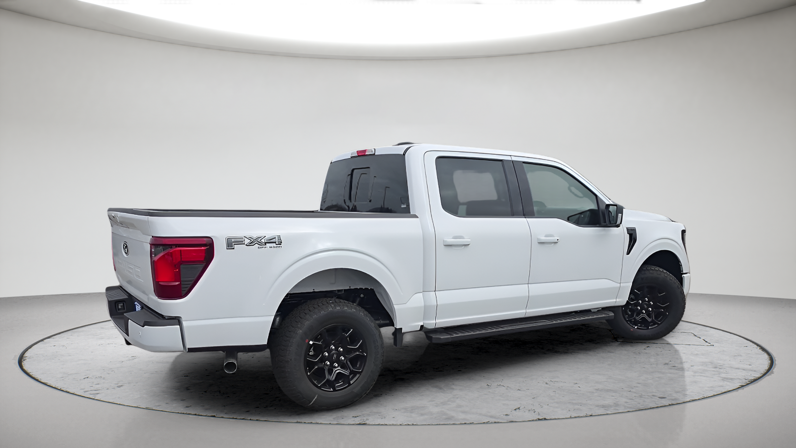 New 2026 Oxford White Ford XLT image 6