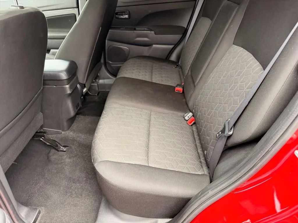 Used 2023 Red Mitsubishi  image 10