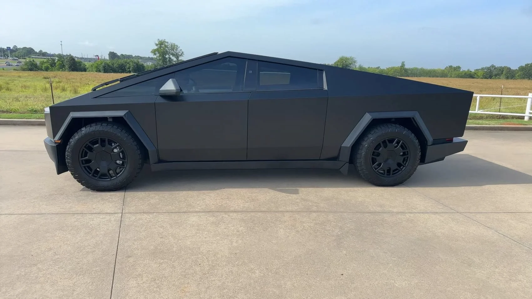 Used 2024 Black Tesla  image 9