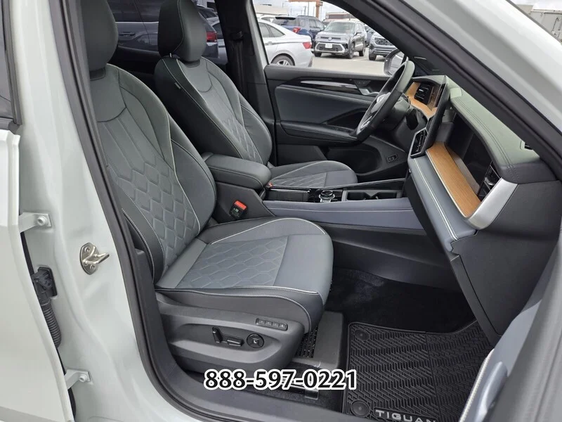 Used 2025 WHITE Volkswagen 2.0T SEL R-LINE image 20