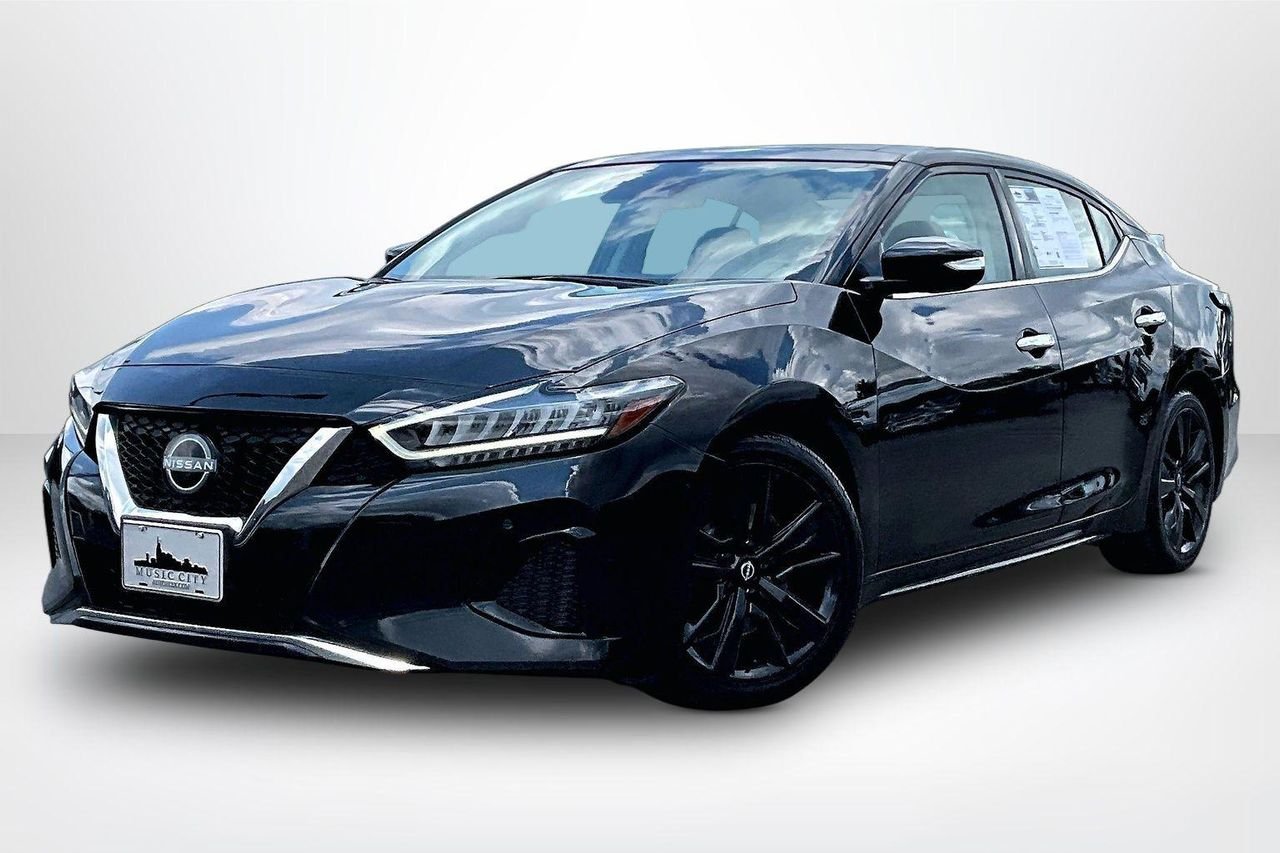 Used 2023 Super Black Nissan SL image 3