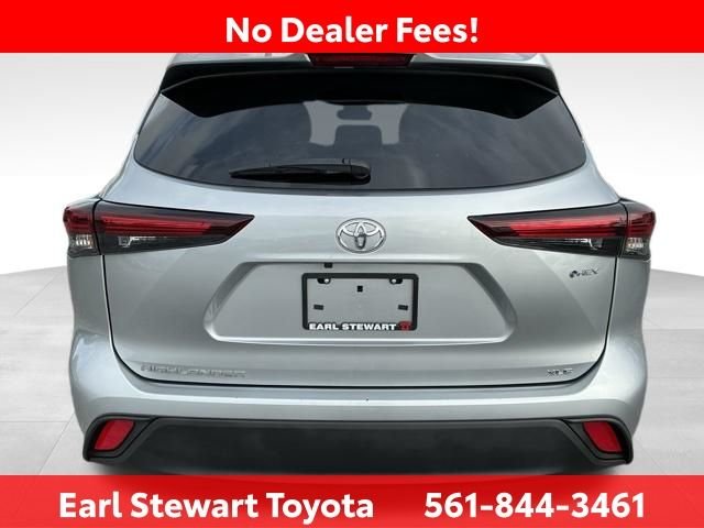 Certified Used 2025 Silver Toyota XLE image 6