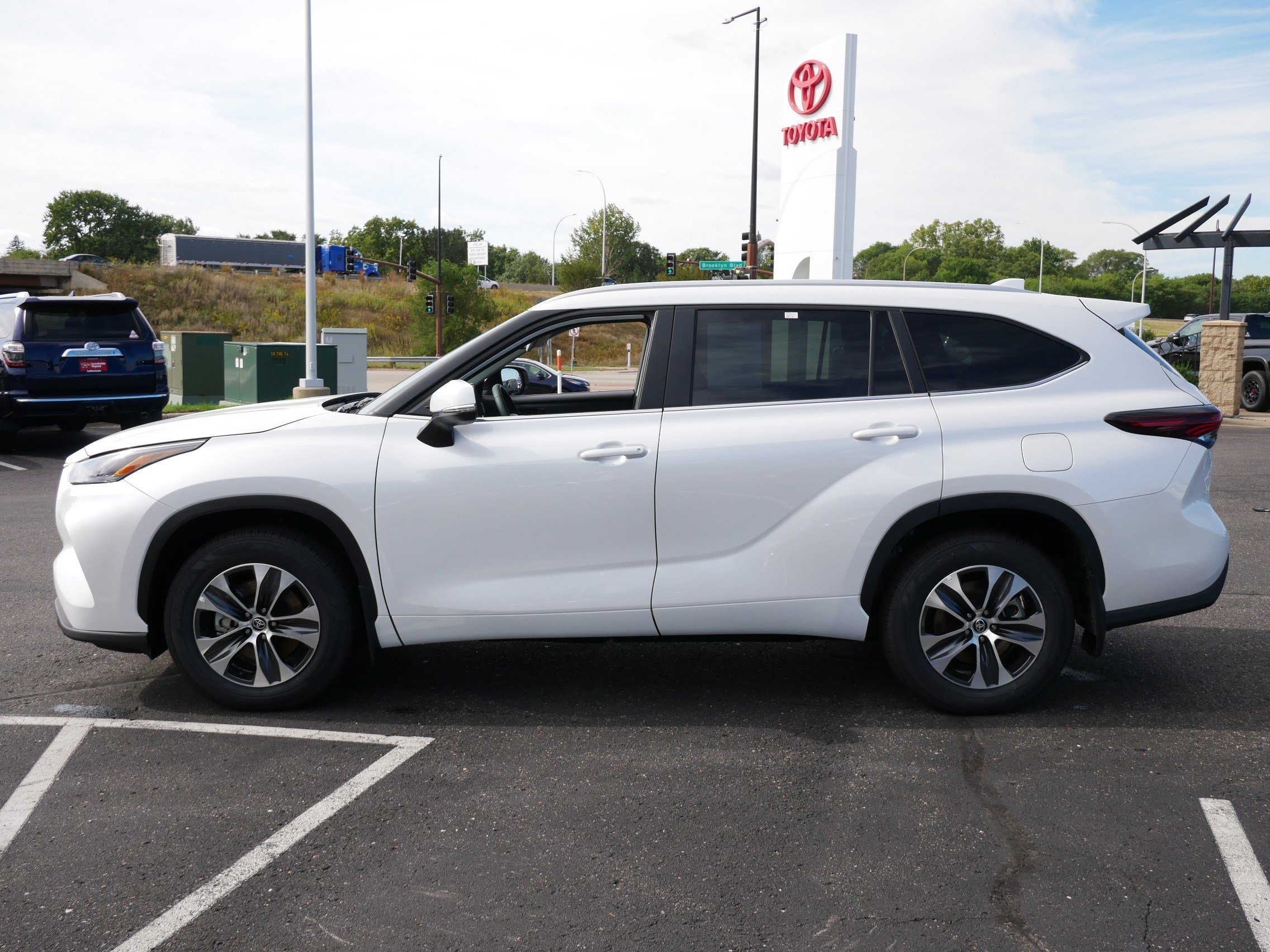 Certified Used 2026 Wind Chill Pearl Toyota XLE image 4