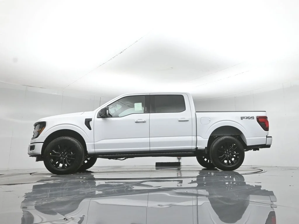 New 2026 Oxford White Ford XLT image 7