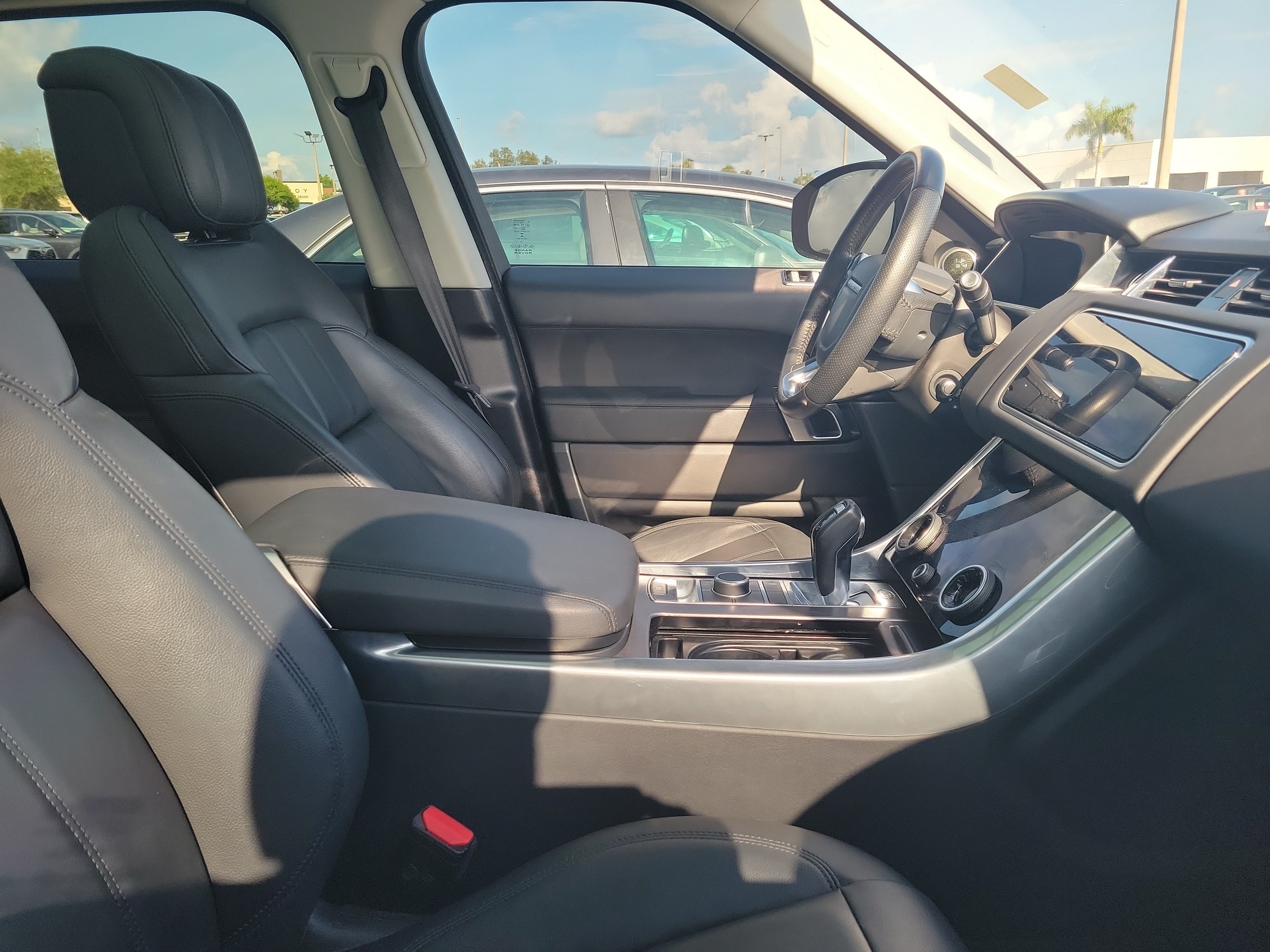 Used 2020 Santorini Black Metallic Land Rover SE image 9
