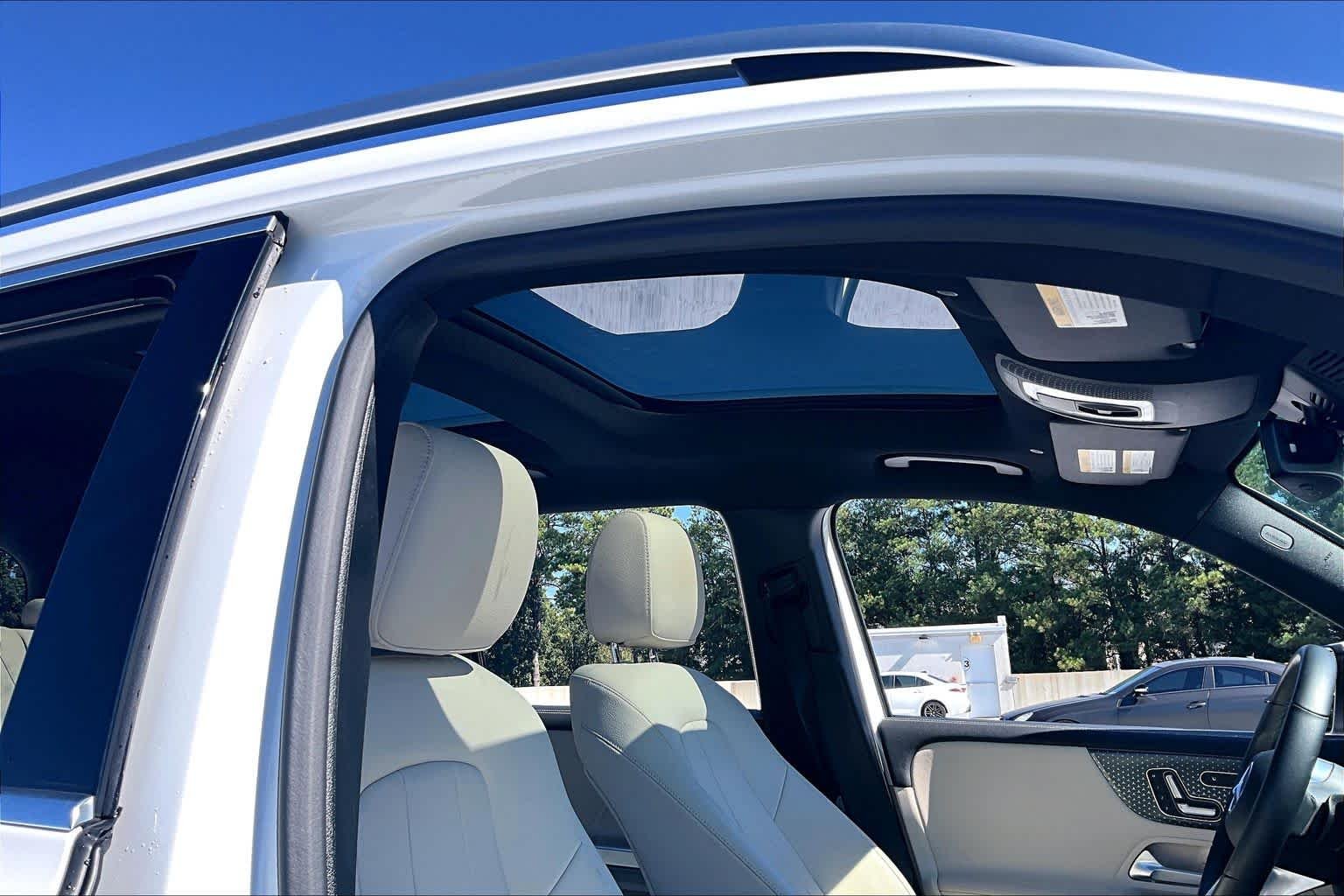 Used 2025 Polar White Mercedes-Benz GLB 250 image 13