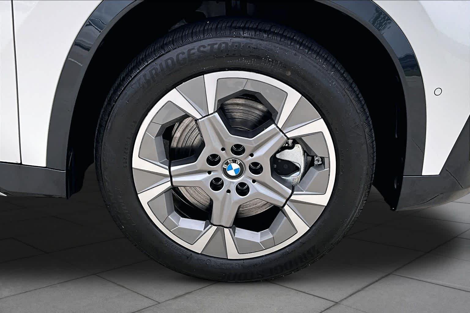 Used 2025 Mineral White Metallic BMW xDrive28i image 10