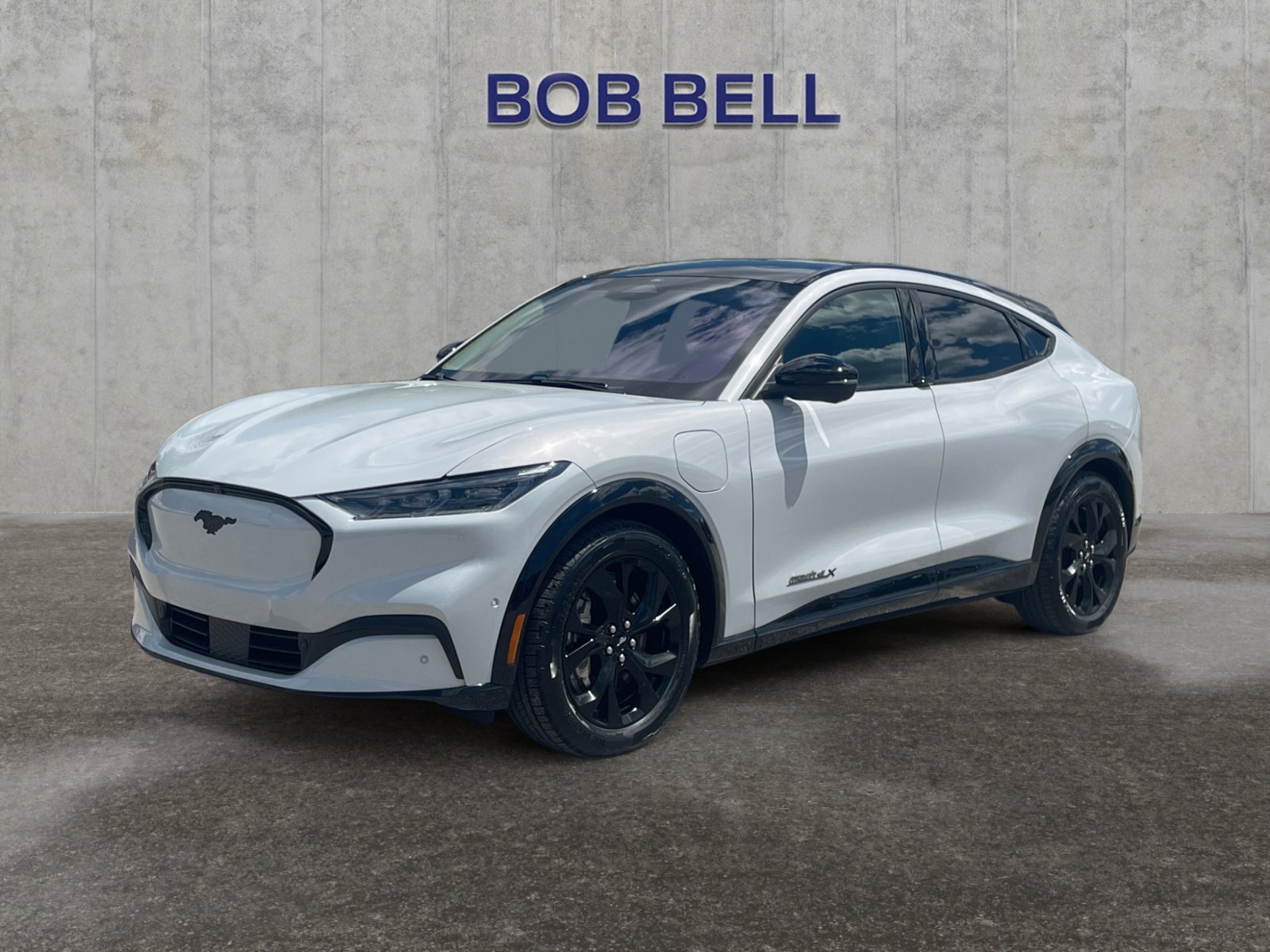 2023 Ford Mustang-Mach-e Premium's photo