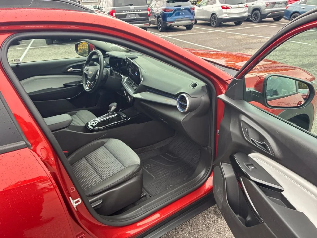 Used 2024 Cayenne Orange Metallic Chevrolet LT image 25