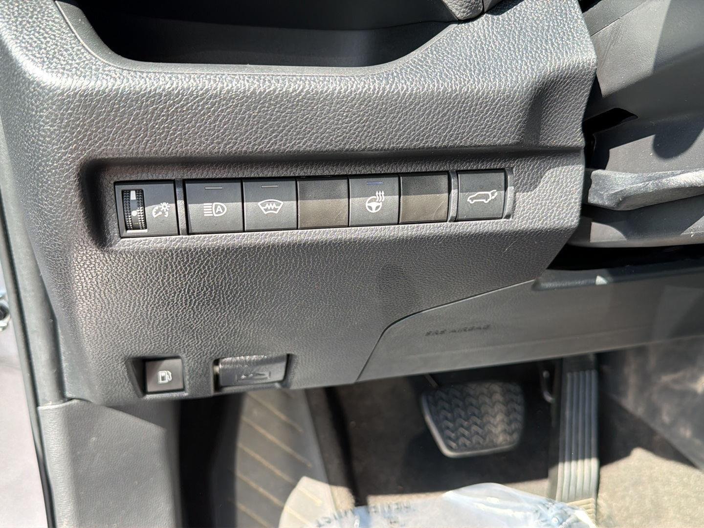 Used 2023 Silver Sky Metallic Toyota Hybrid XLE image 19