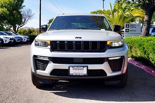 New 2026 Silver Zynith Exterior Paint Jeep Limited image 5