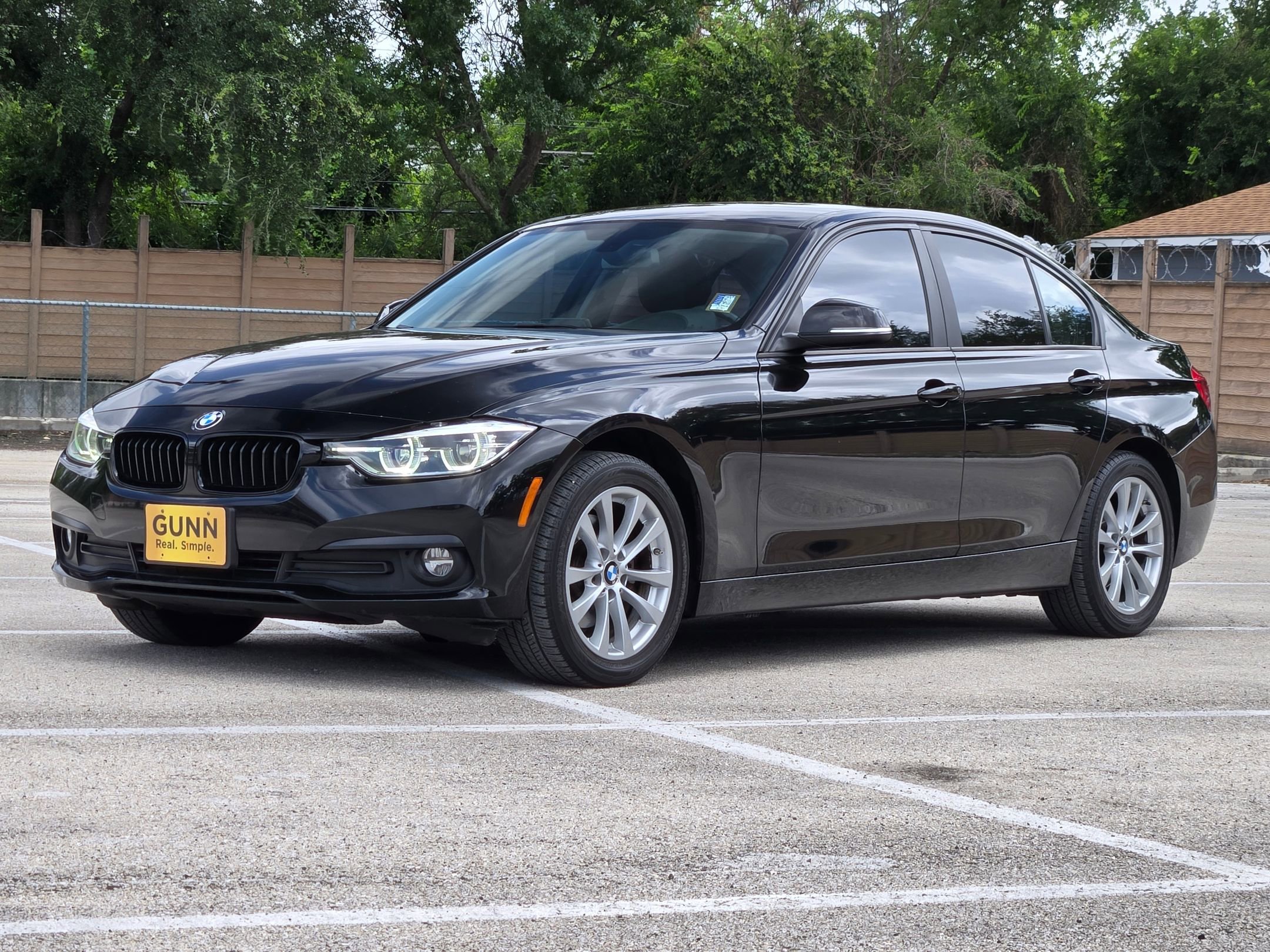 Used 2018 Black BMW 320i image 4